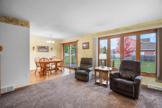 239 LAKE POINTE DRIVE, Oshkosh, WI 54904