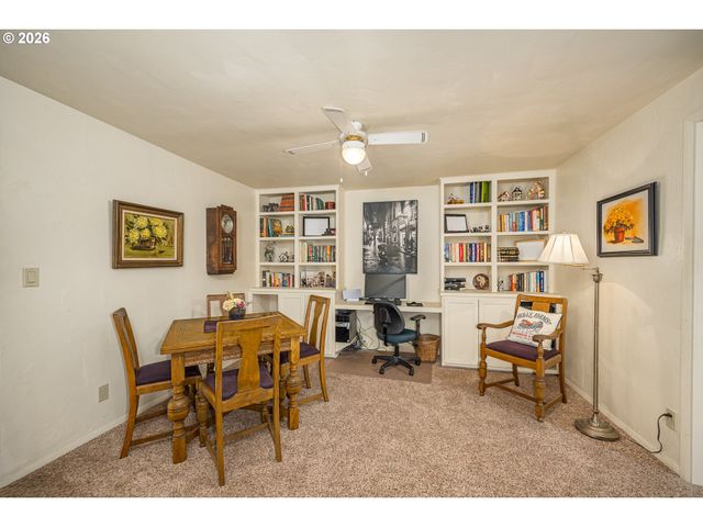 143 FERNDALE Dr, Eugene, OR 97404