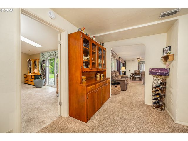 143 FERNDALE Dr, Eugene, OR 97404