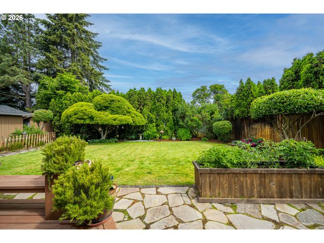 143 FERNDALE Dr, Eugene, OR 97404