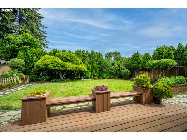 143 FERNDALE Dr, Eugene, OR 97404