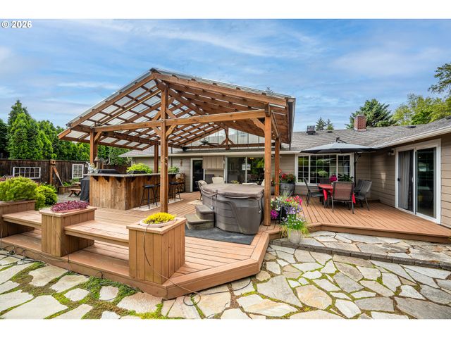 143 FERNDALE Dr, Eugene, OR 97404
