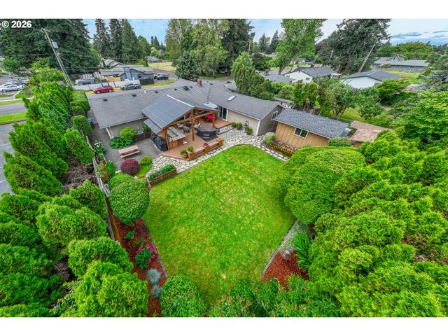 143 FERNDALE Dr, Eugene, OR 97404