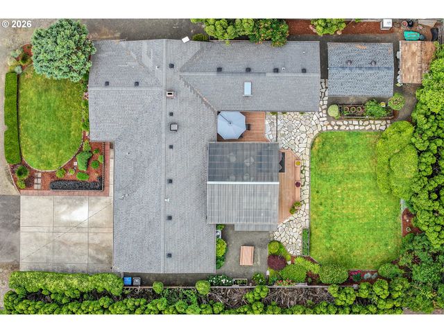 143 FERNDALE Dr, Eugene, OR 97404