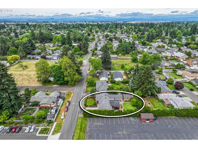 143 FERNDALE Dr, Eugene, OR 97404