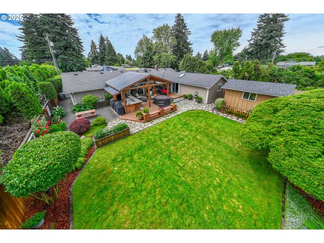 143 FERNDALE Dr, Eugene, OR 97404