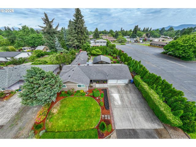 143 FERNDALE Dr, Eugene, OR 97404