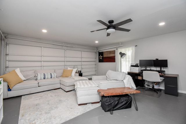 1915 Avenue B, Katy, TX 77493