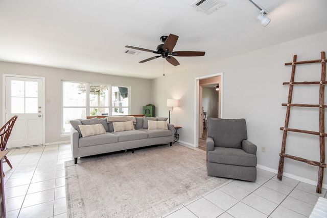 1915 Avenue B, Katy, TX 77493