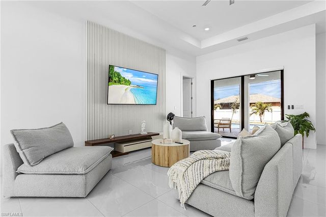 1929 NE 14th ST, Cape Coral, FL 33909