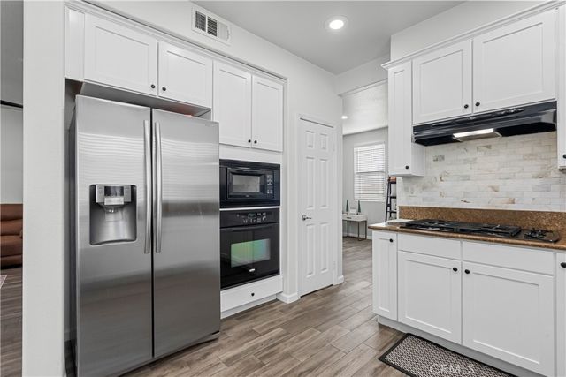 19904 Holly Drive, Saugus, CA 91350