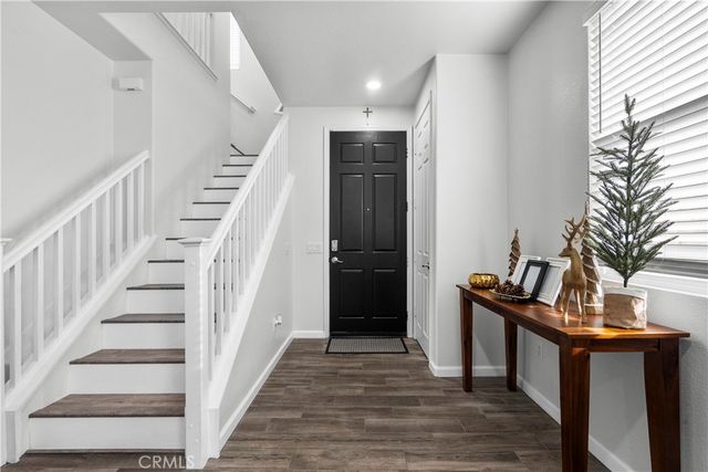 19904 Holly Drive, Saugus, CA 91350