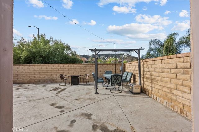 19904 Holly Drive, Saugus, CA 91350