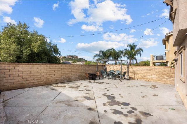 19904 Holly Drive, Saugus, CA 91350