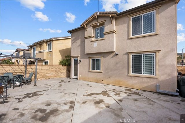 19904 Holly Drive, Saugus, CA 91350