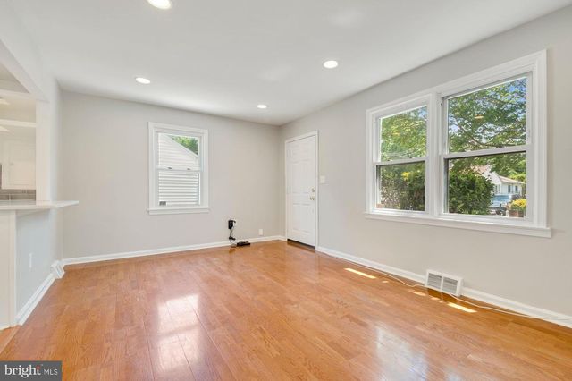 5010 SHERIDAN ST, Riverdale, MD 20737