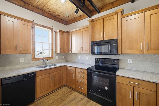 445 McAdoo Avenue, Greensboro, NC 27406