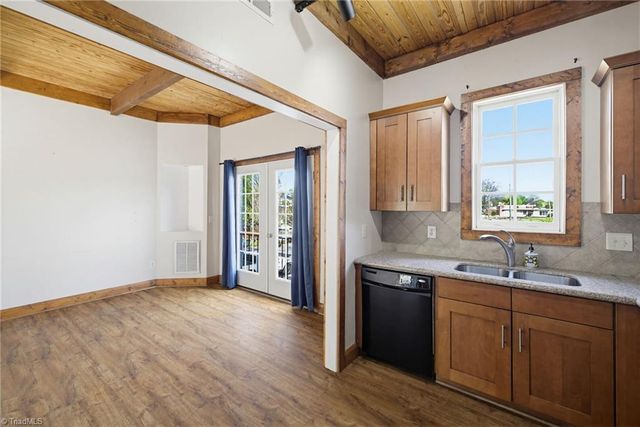 445 McAdoo Avenue, Greensboro, NC 27406