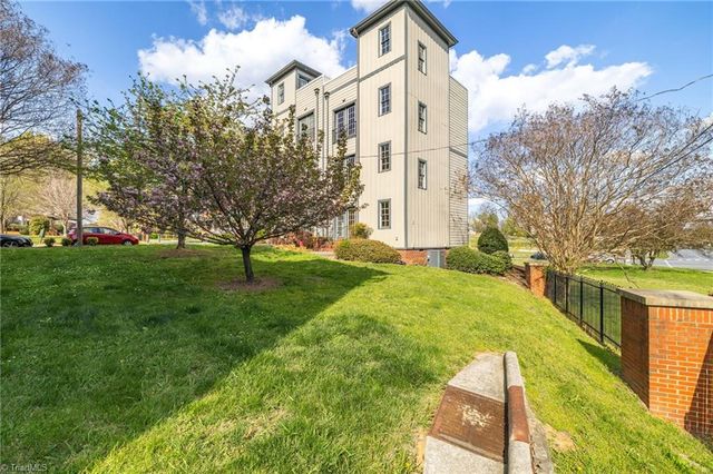 445 McAdoo Avenue, Greensboro, NC 27406