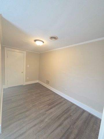 15 Lincoln Ave, Hull, MA 02045