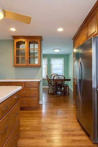 15 Lincoln Ave, Hull, MA 02045