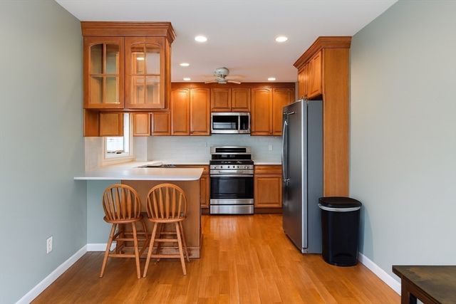 15 Lincoln Ave, Hull, MA 02045