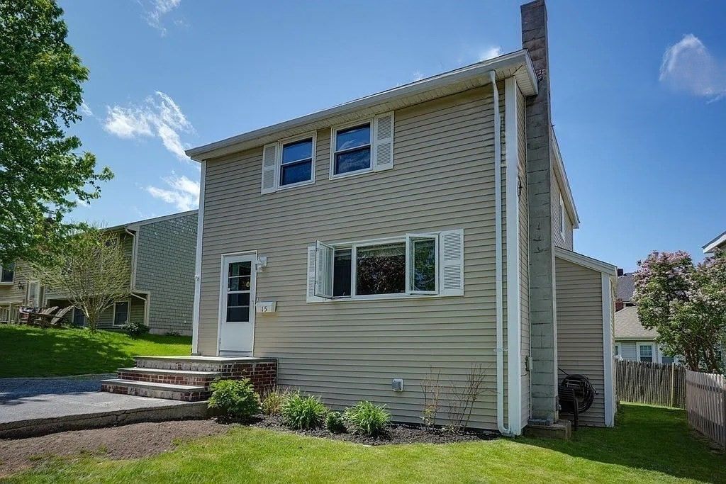 15 Lincoln Ave, Hull, MA 02045