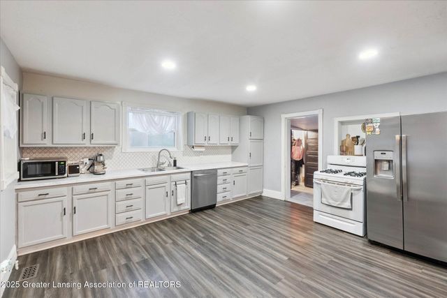 1519 S Lansing Street, St. Johns, MI 48879