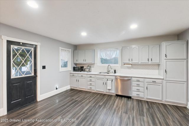 1519 S Lansing Street, St. Johns, MI 48879