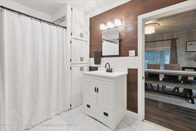 1519 S Lansing Street, St. Johns, MI 48879