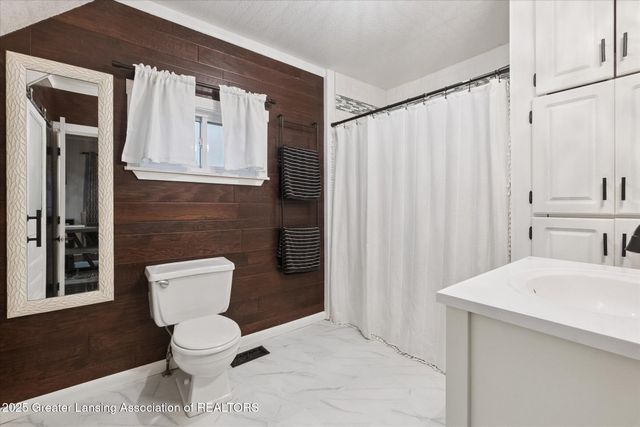 1519 S Lansing Street, St. Johns, MI 48879