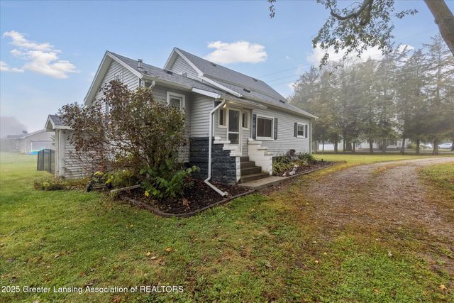 1519 S Lansing Street, St. Johns, MI 48879