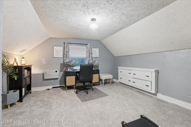 1519 S Lansing Street, St. Johns, MI 48879