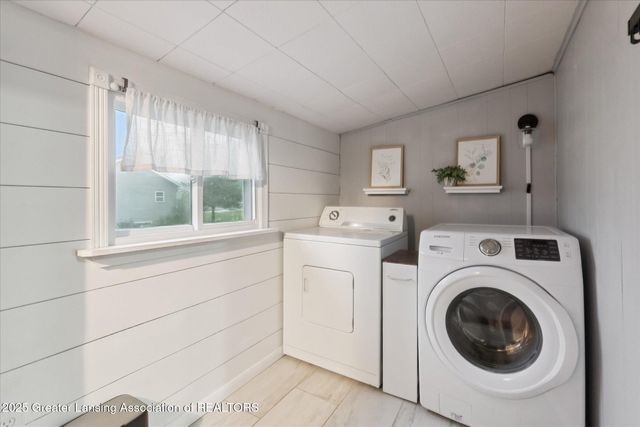 1519 S Lansing Street, St. Johns, MI 48879