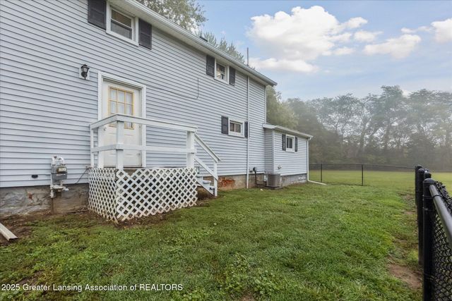 1519 S Lansing Street, St. Johns, MI 48879