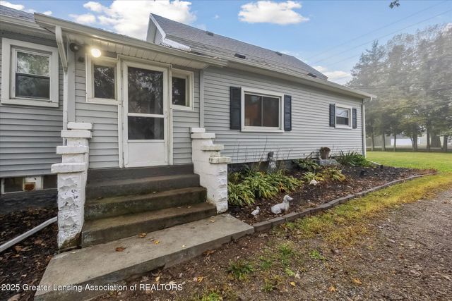 1519 S Lansing Street, St. Johns, MI 48879