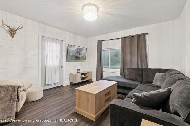 1519 S Lansing Street, St. Johns, MI 48879