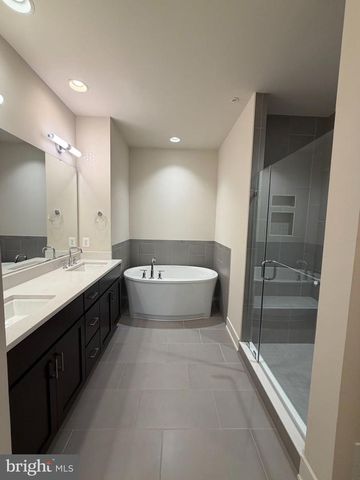 111 HEATH PL, Bethesda, MD 20817