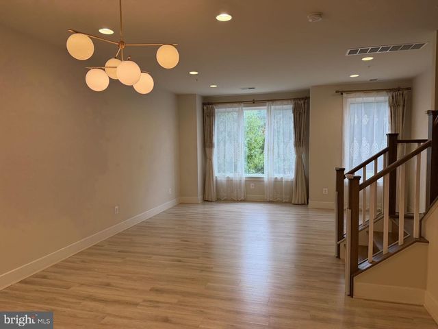 111 HEATH PL, Bethesda, MD 20817