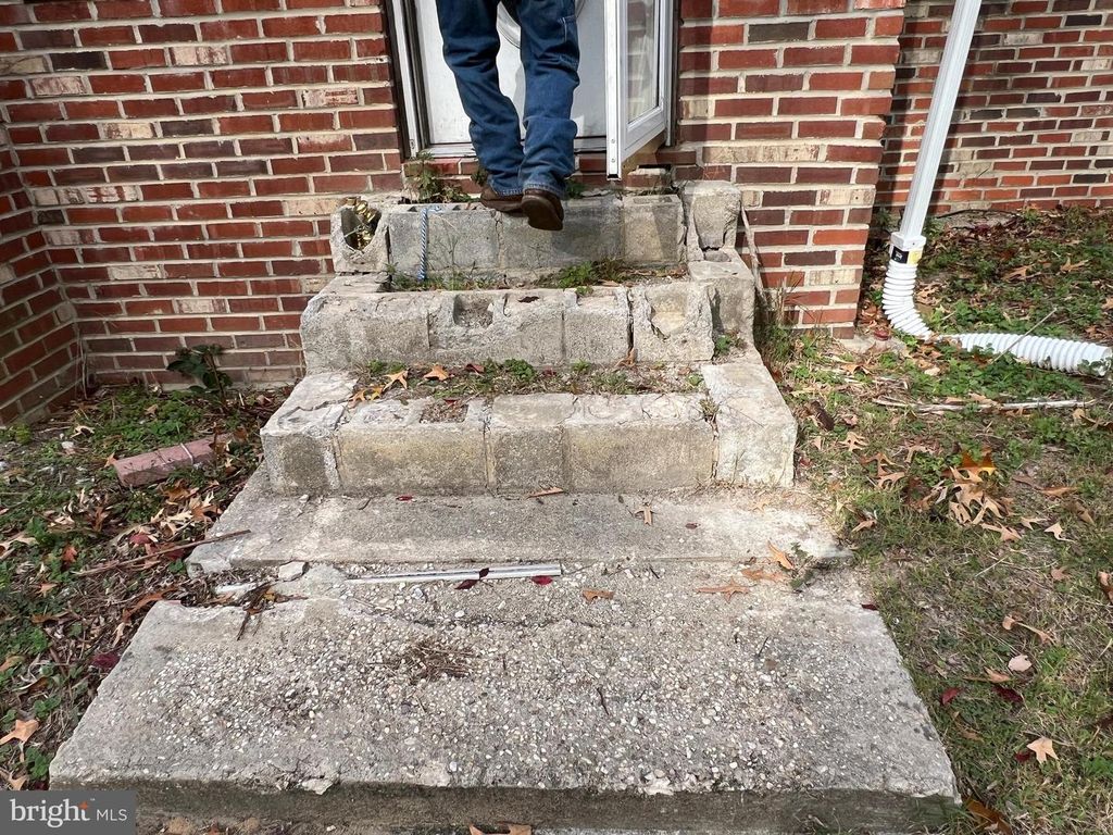 94 PINE RD, Pasadena, MD 21122