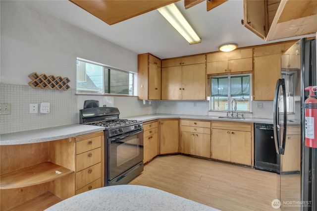 3579 E Howe Street, Tacoma, WA 98404