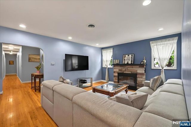 915 Glen Avenue, Twp Of Washington, NJ 07676