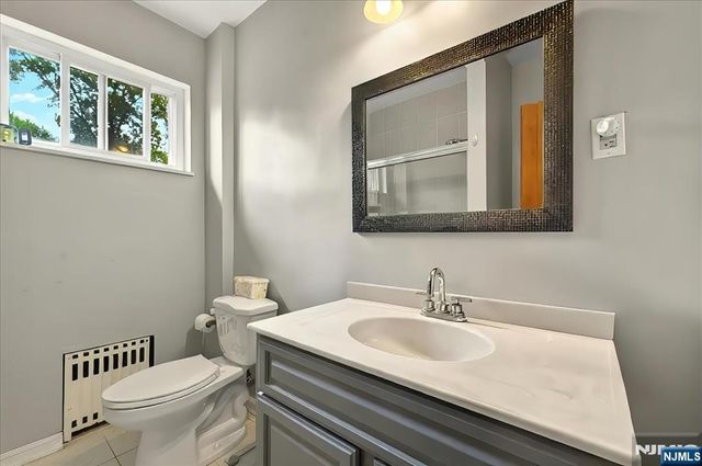 915 Glen Avenue, Twp Of Washington, NJ 07676