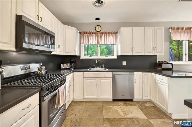 915 Glen Avenue, Twp Of Washington, NJ 07676