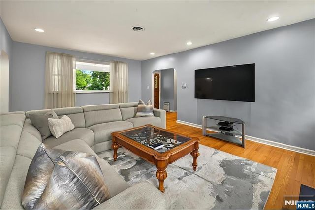 915 Glen Avenue, Twp Of Washington, NJ 07676