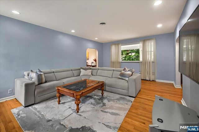 915 Glen Avenue, Twp Of Washington, NJ 07676