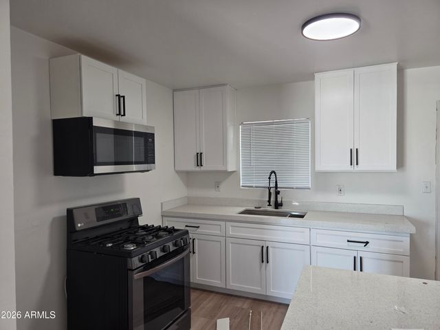 2201 E PORTLAND Street, Phoenix, AZ 85006