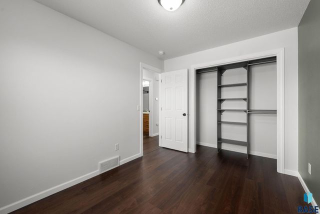 4808 S Dunlap Ave Avenue, Sioux Falls, SD 57106