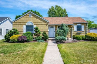 30 Walnut Street, Edison, NJ 08817
