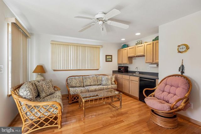 42 W CAPE COD LN, Long Beach Township, NJ 08008